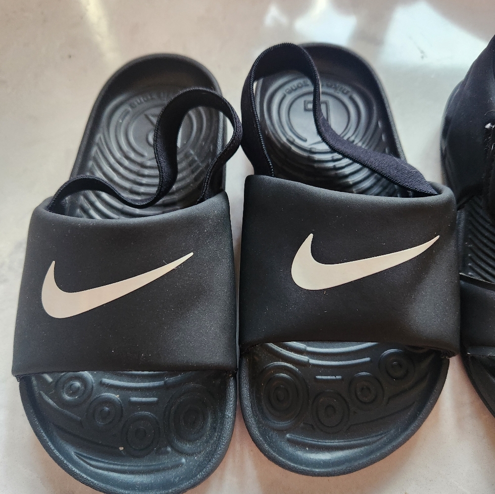 Nike toddler boy's size 10 shoes sandals